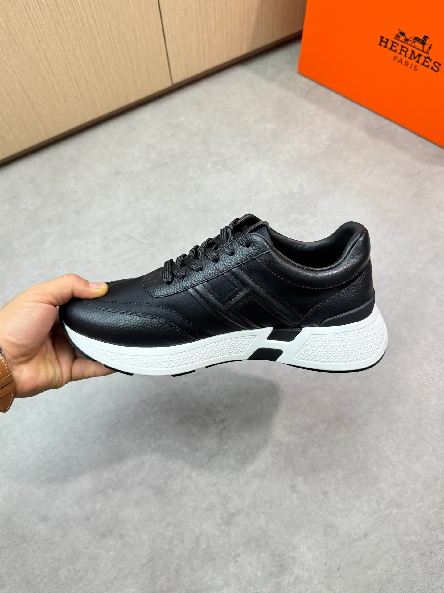 [HERMES] Hermès men's shoes 💰520💰 - high-end quality original items 🔍🔍🔍 casual sports shoes - upper: 🔝 pebbled calfskin, brand high mercerized canvas, body sewn with brand ´H´ totem, tongue brand logo cloth label - lining: water-dyed cowhide -Outsole: Ultra-light T men's shoes 💰U foam·rubber; two-color molded outsole -Ultra-high quality control·Fine workmanship: highlighted (high-end·luxury·grade) -Size: 39-44 (38, 45, can be customized)